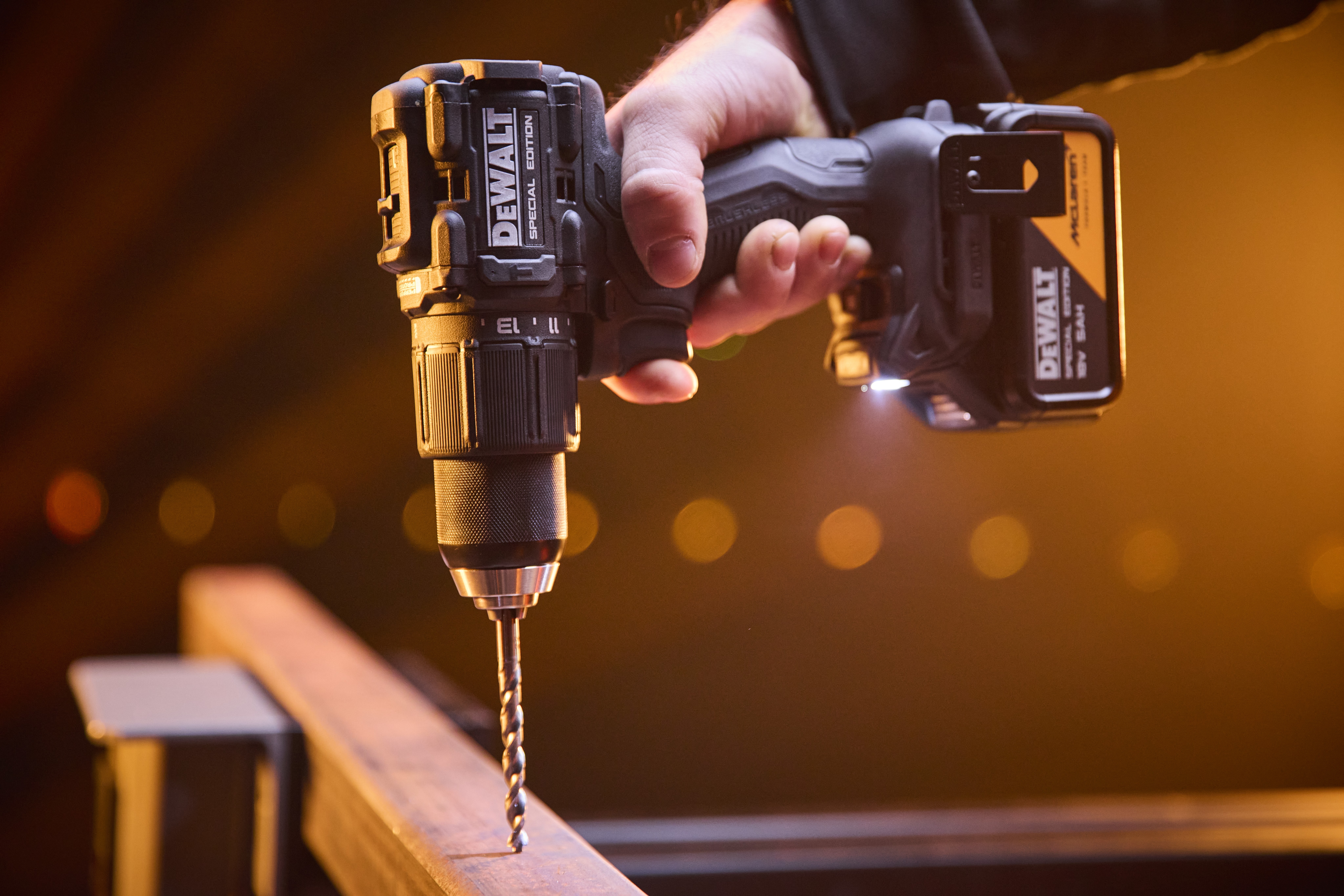 DeWalt/McLaren 18V Kombopack DCK2222MP2T 2xAkku 5Ah (DCD86M+DCF86M) im TSTAK