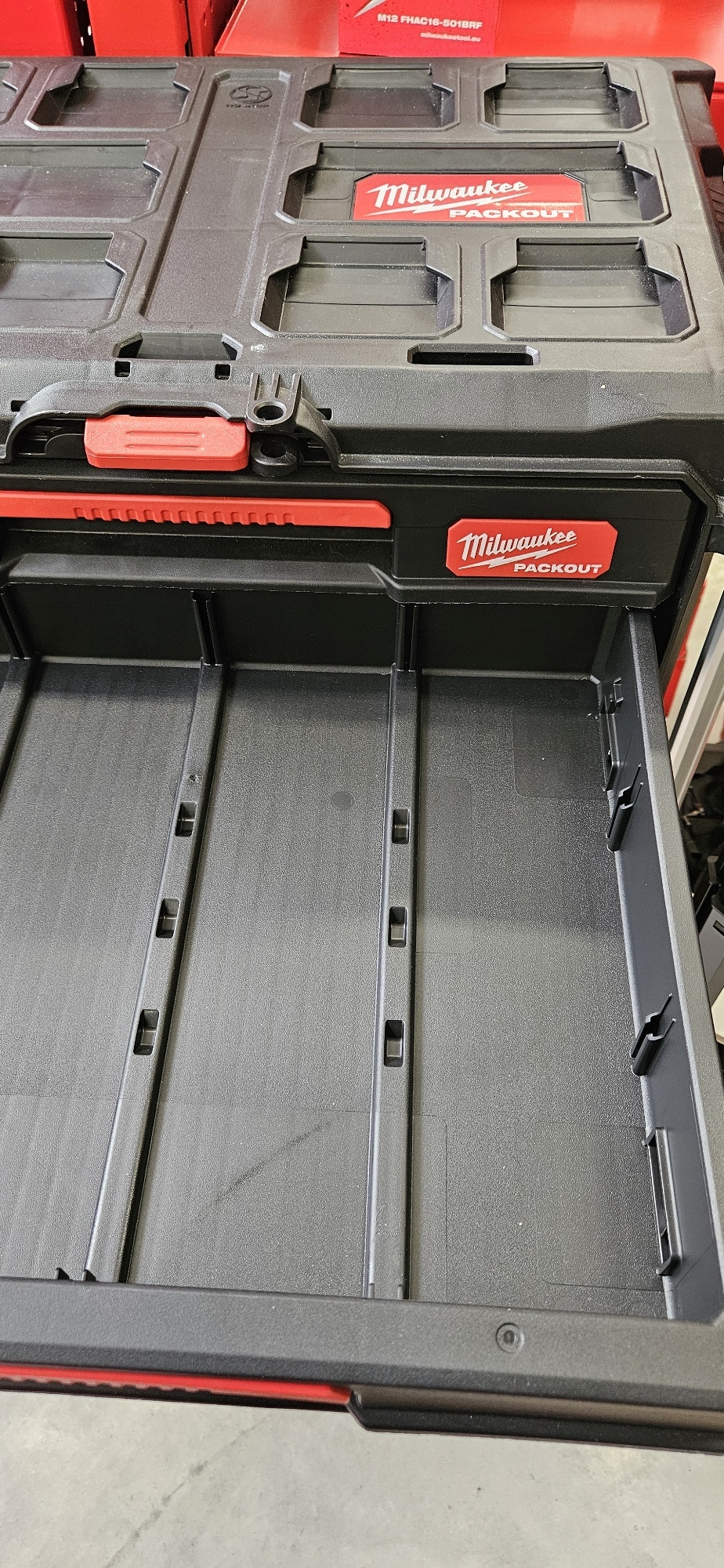 Milwaukee PACKOUT Koffer mit 2+1 Schubladen