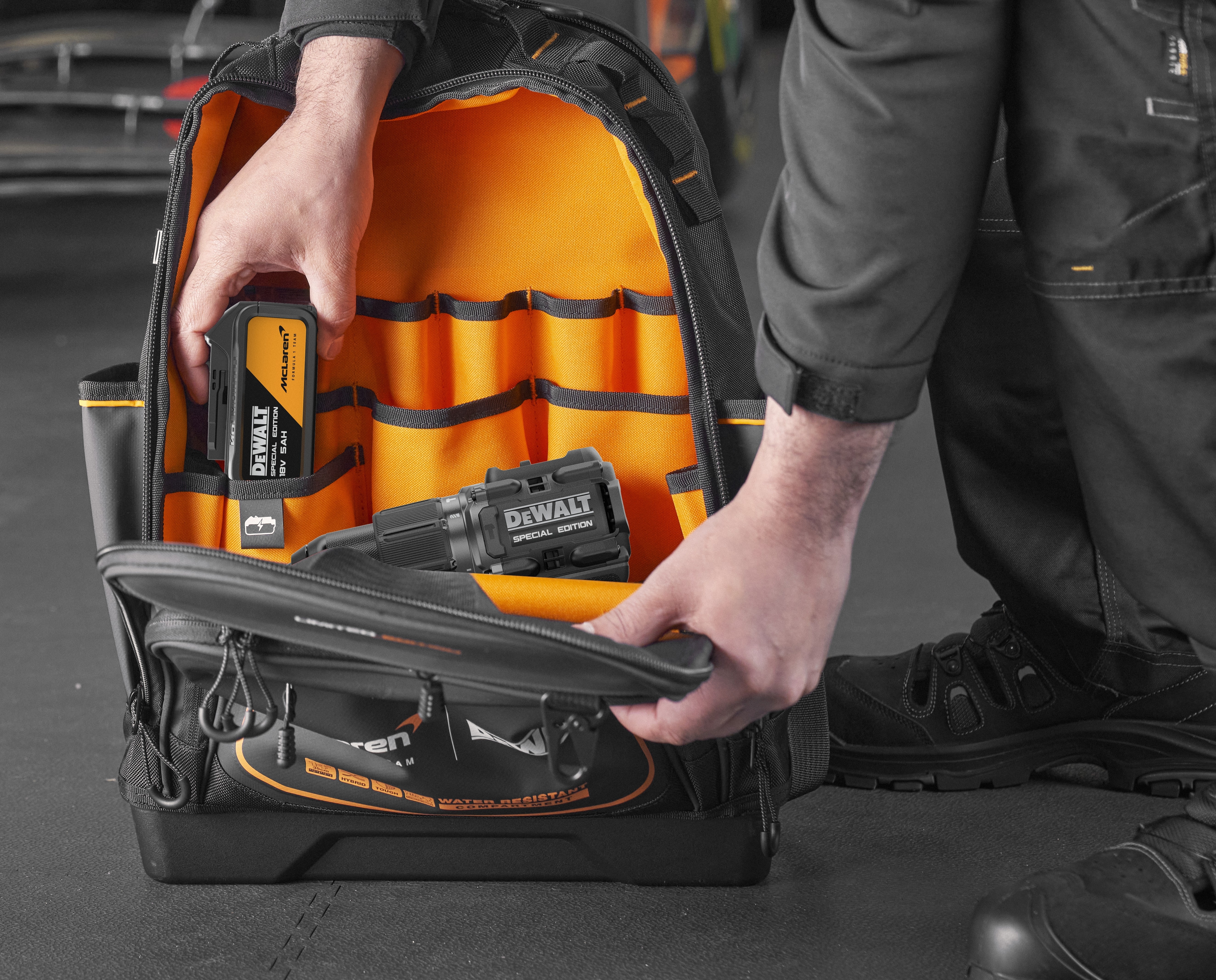 DeWalt/McLaren Werkzeug-Rucksack 24 L mit Laptop-Fach DWST60122-1