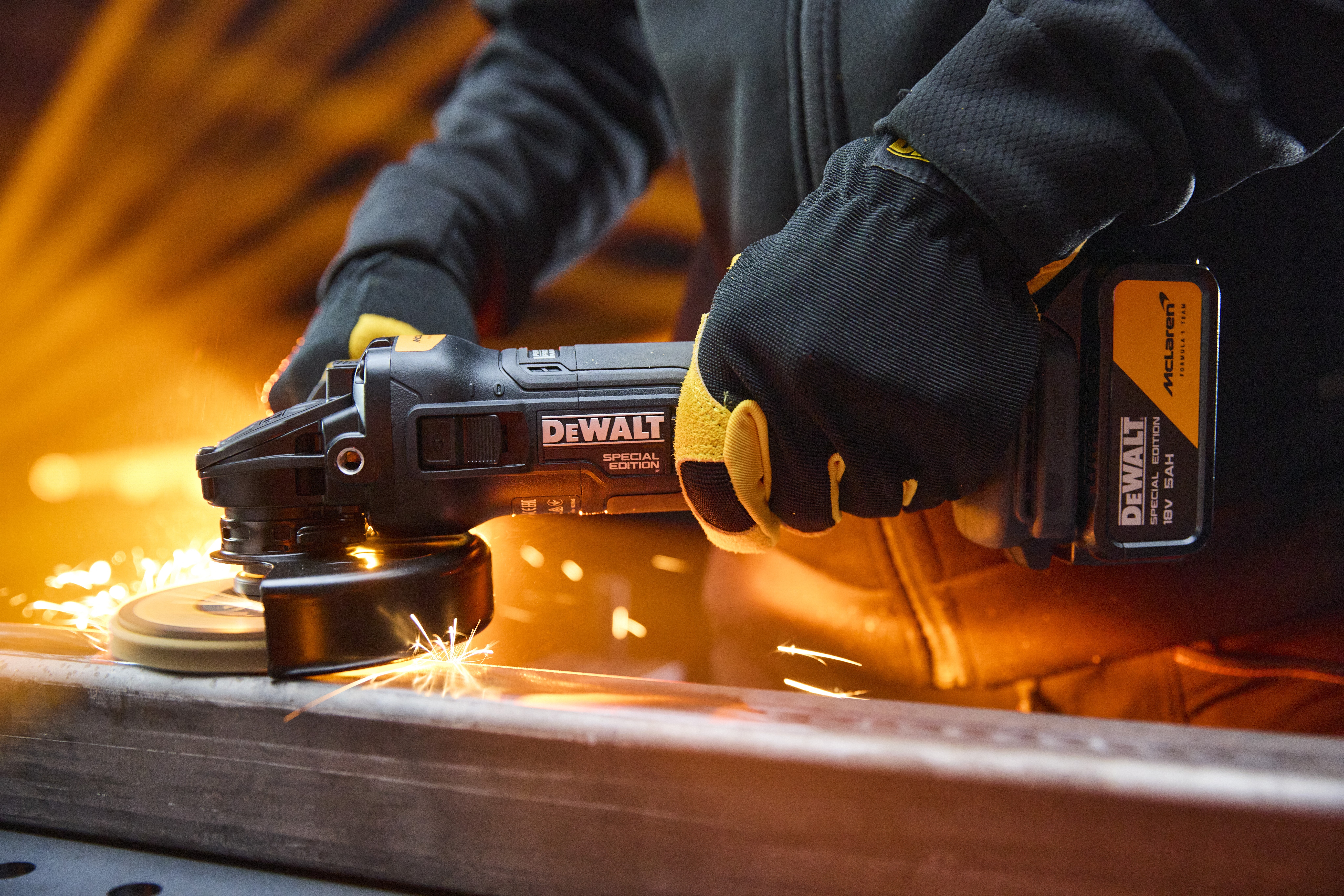 DeWalt/McLaren 18V Kombopack DCK2223MP2T 2xAkku 5Ah (DCD86M+DCG45M) im TSTAK