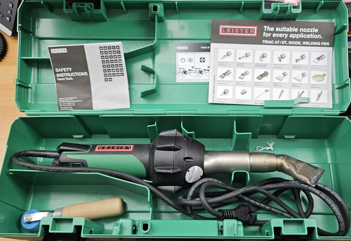 Leister Heissluftgebläse-Dachdeckerset Triac AT 230V/1600 Watt, steckbare Düse