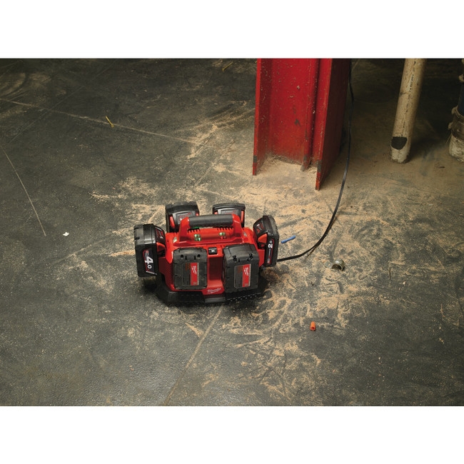 Milwaukee M18PC6 PACKOUT 6-fach Ladegerät IN2
