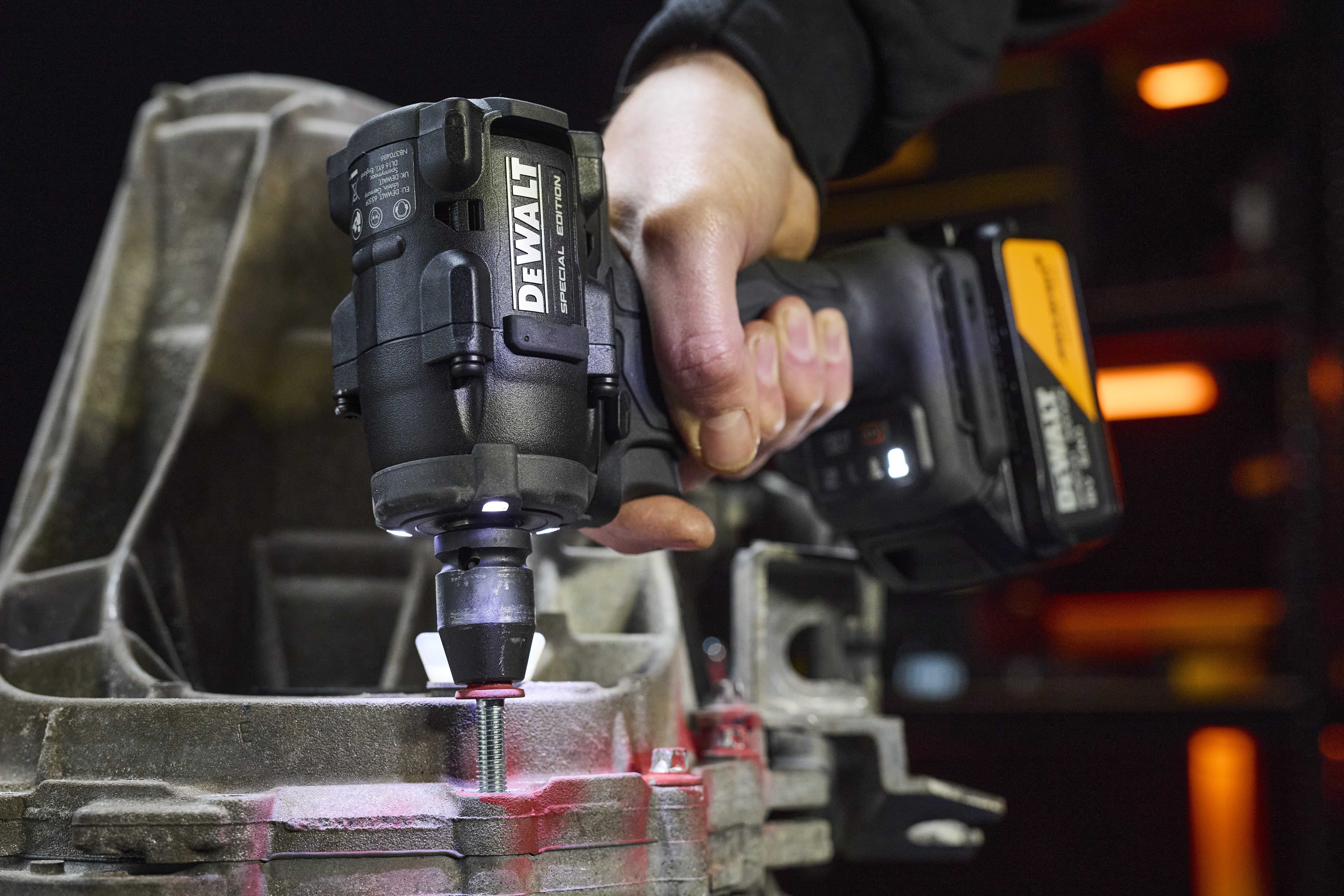DeWalt/McLaren DCF92MP2T Akku-Schlagschrauber 1/2"  2xAkku18V 5Ah (400/600Nm)