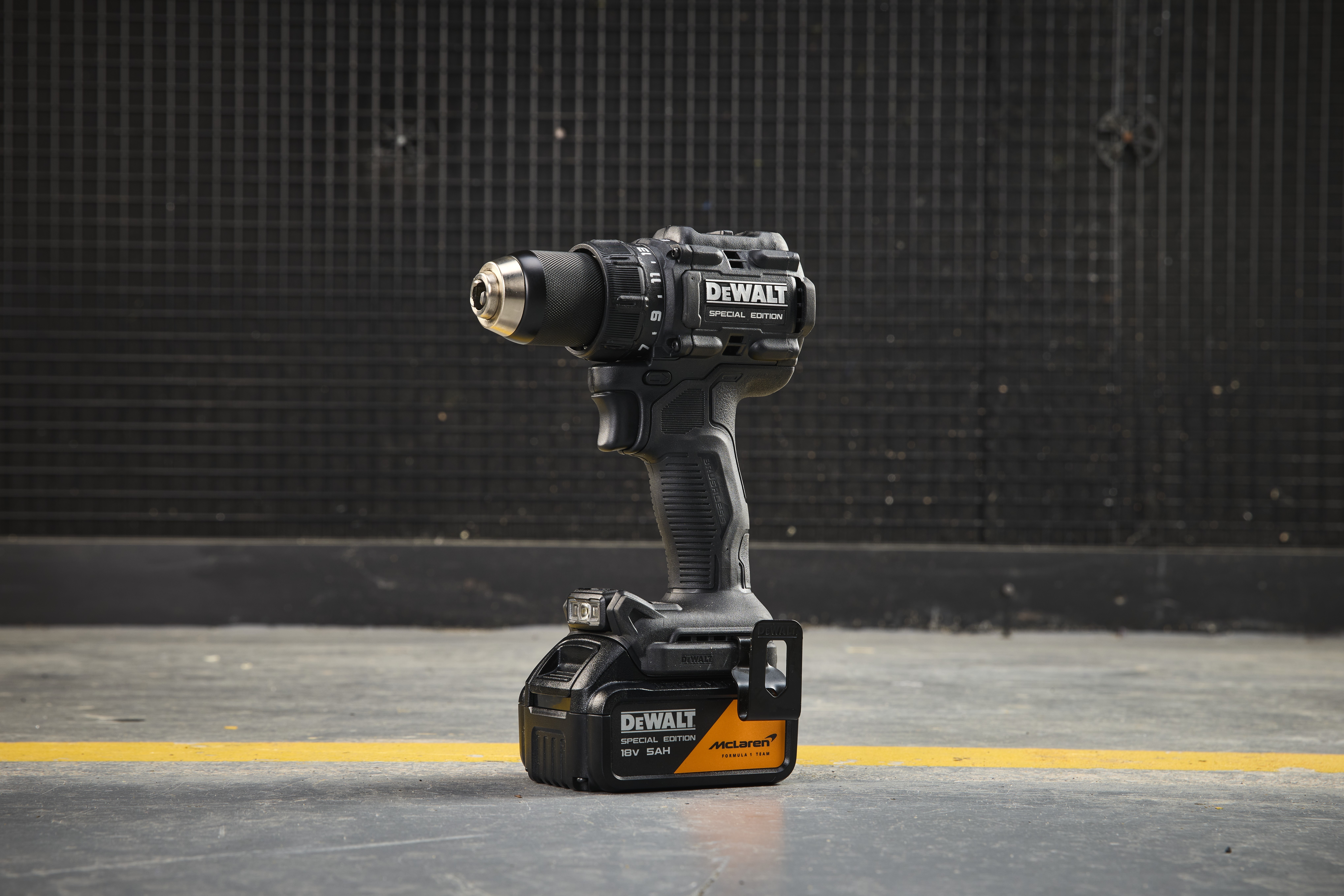 DeWalt/McLaren 18V Akku-Bohrschrauber DCD81MP2T inkl. 2xAkku 5Ah im TSTAK
