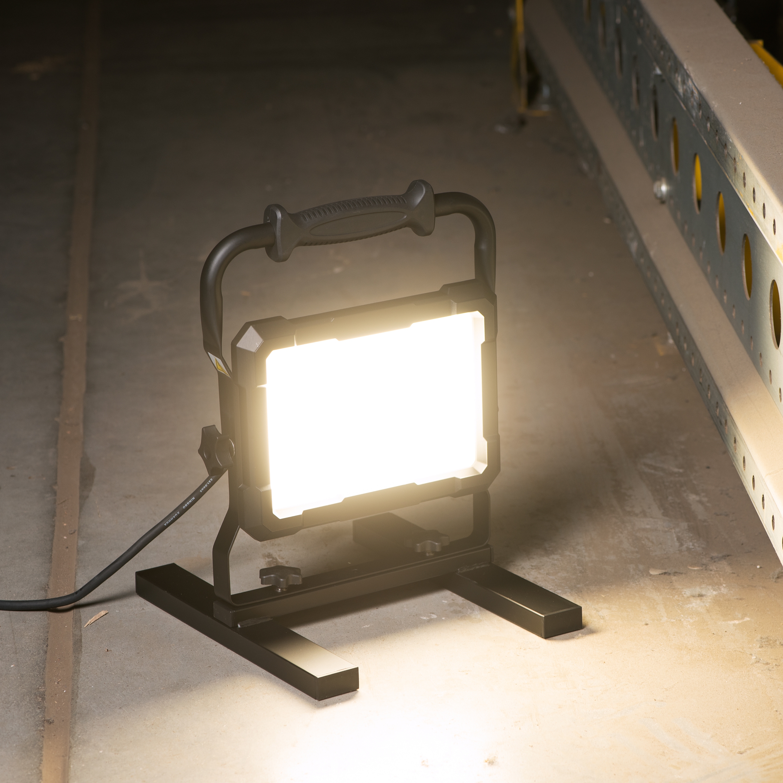 SHADA LED's work LED-Baustrahler 100W 9000Lm IP65 (5m Kabel) Blendreduziert
