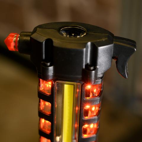 SHADA Multitool /Lampe Rettungshammer, Gurtschneider, Strahler, Taschenlampe!