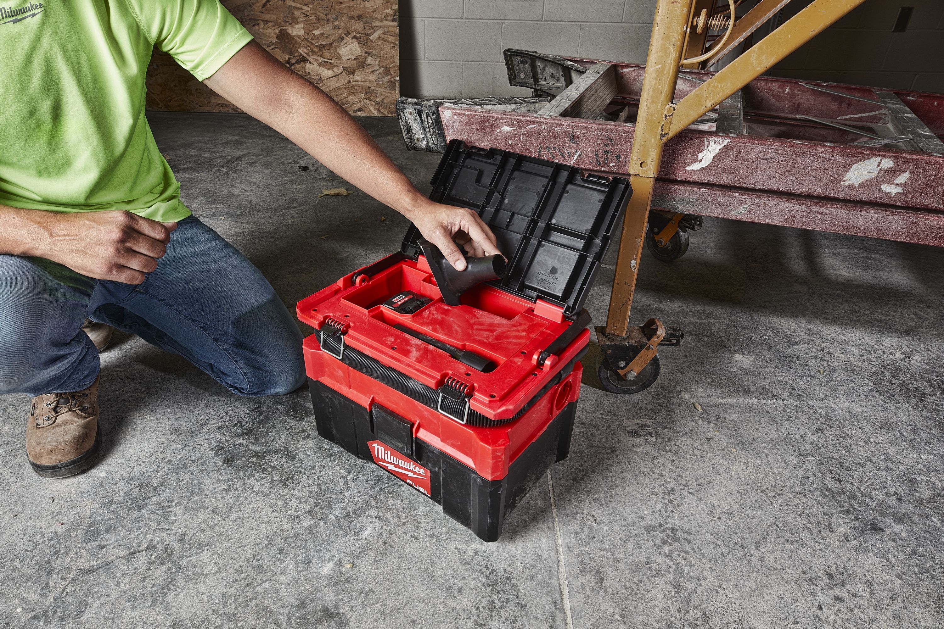Milwaukee M18FPOVCL-0 FUEL™ Akku-Packout-Nass/Trockensauger