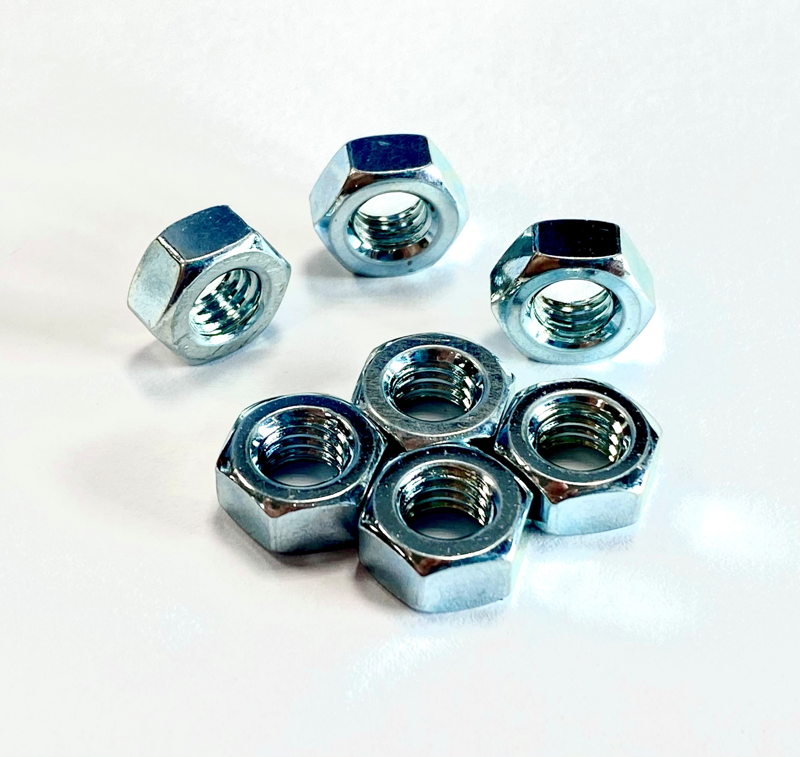 Muttern 6-knt DIN 934-8 M 6 verzinkt Kleinpack 100 Stück Muttern 6-knt DIN 934-8 M 6 verzinkt Kleinpack 100 Stück